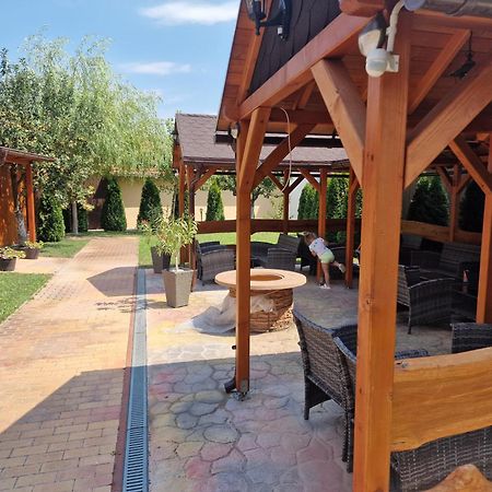 Holiday Apartmanhaz Gyula Dış mekan fotoğraf