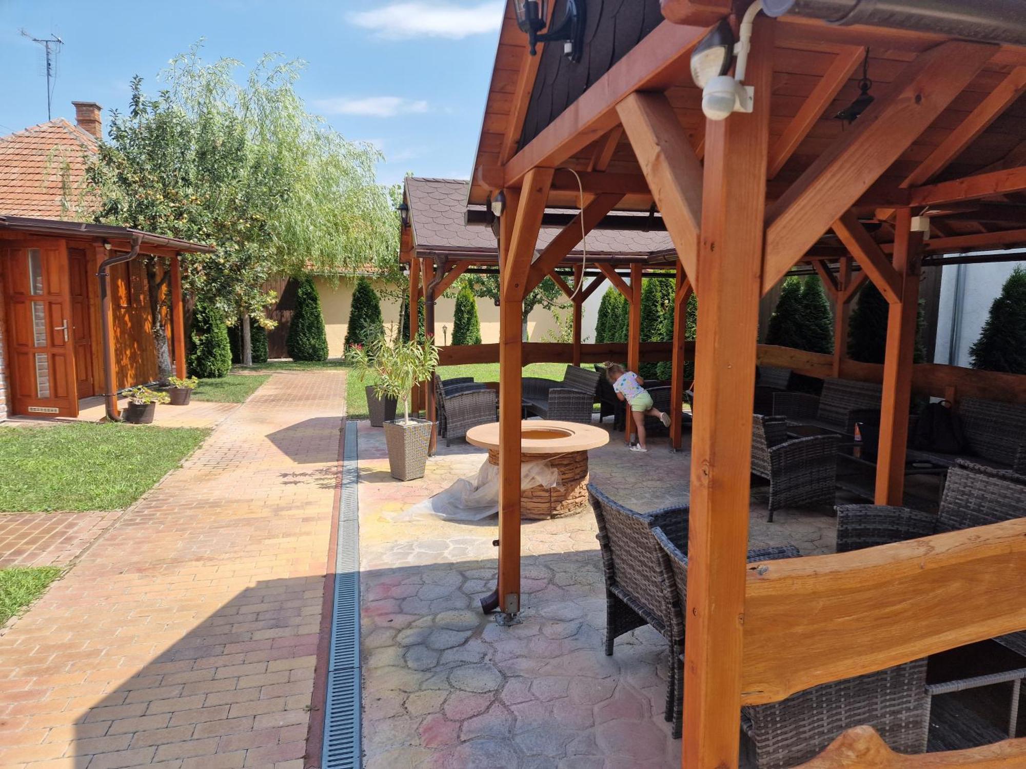Holiday Apartmanhaz Gyula Dış mekan fotoğraf