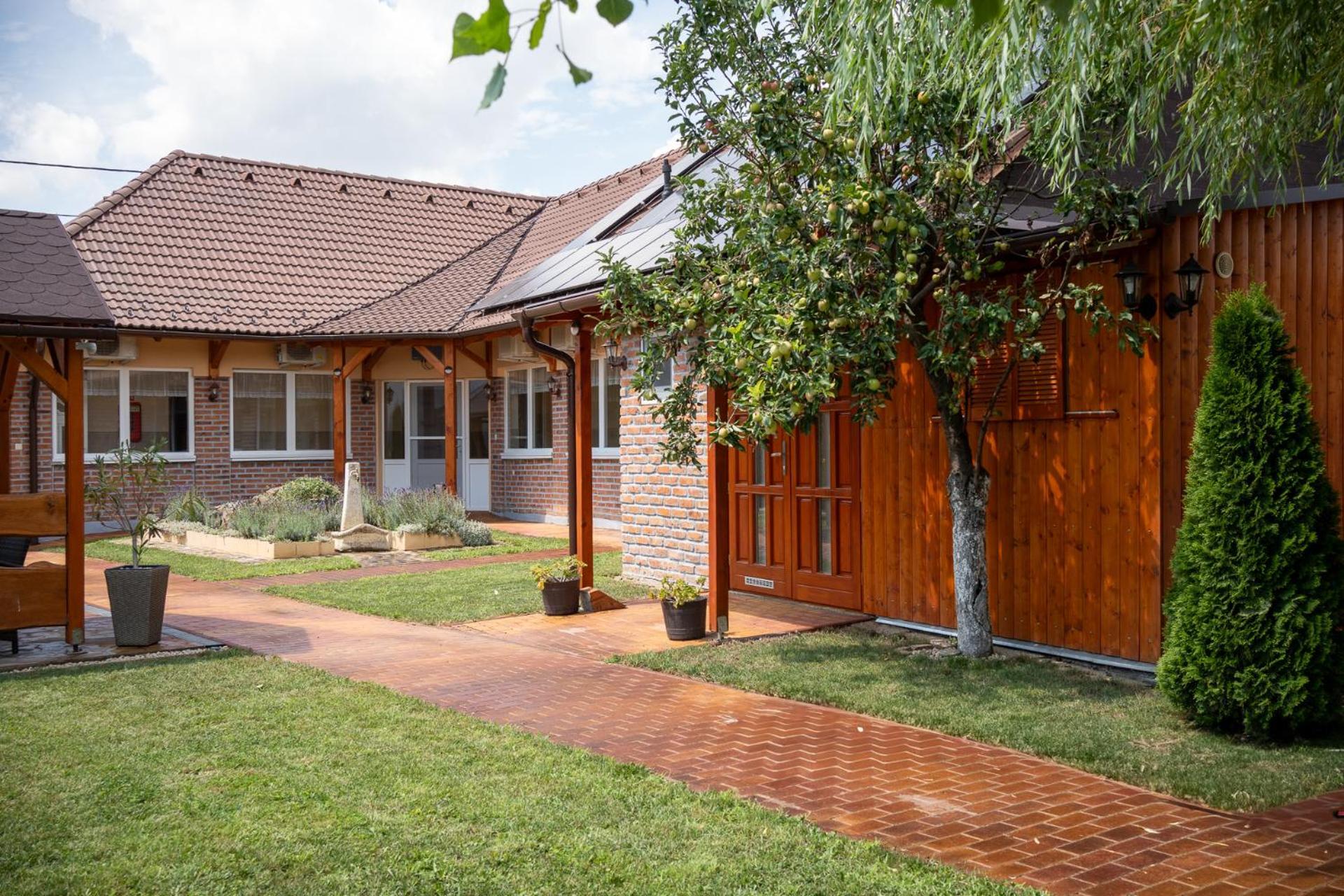 Holiday Apartmanhaz Gyula Dış mekan fotoğraf